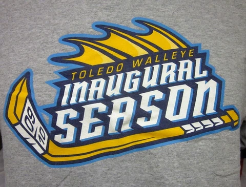 TOLEDO WALLEYE med tee Storm 2009 inaugural T shirt fish Ohio hockey ECHL Cover