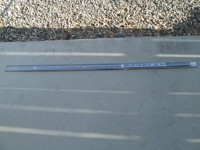 1964 AMC Rambler Classic 660 - Tailgate Molding Panel w/Emblem (Bent) Foto 1 de 4