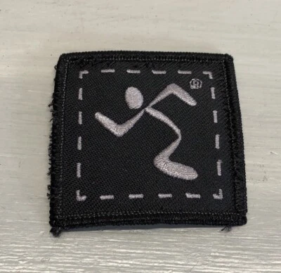 Вышитая квадратная фигурка силуэт нашивка 2 дюйма современное искусство - Изображение 1 из 2