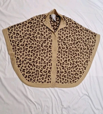 Poncho Denim & Co Animal Jacquard Botón Delantero Leopardo Mediano Nuevo Cuello Soporte Foto 1 de 4