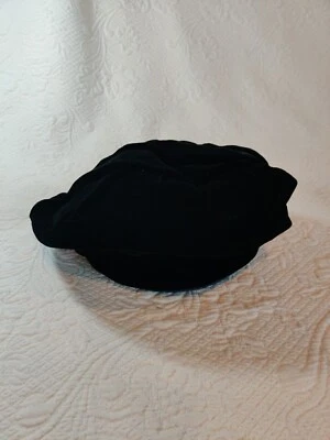Chapéu estilo boina de veludo preto feminino vintage Foleys década de 1950 feito nos EUA - Imagem 1 de 4