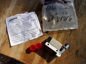 Dynamco Limit Roller Switch Pneumatic Air Control Valve SL1211 4-Way Black - Picture 1 of 5