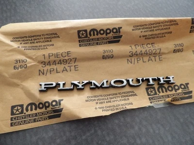 MOPAR PLYMOUTH 1970-74 VALIANT GTX BARRACUDA PLUMERO EMBLEMA 3444927 NOS Foto 1 de 4