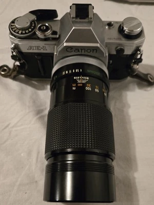 Пленочная камера Canon AE-1 35 мм SLR с винтажным объективом Canon FD 200 мм 1:4 сделано в Японии - Изображение 1 из 4