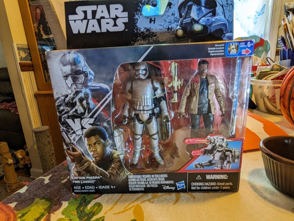 Boneco Star Wars Finn (Jakku) vs Captain Phasma 3,75" pacote com 2 Rogue One novo em folha - Imagem 1 de 4