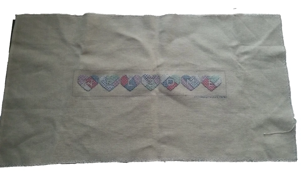 Punto de Cruz Bordado "Bienvenido" Corazones Cosidos con Amor Muestreador Multicolor  Foto 1 de 4