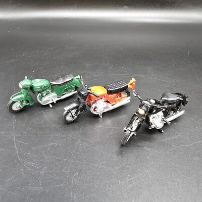 Lote de motocicletas vintage Britains Ltd Foto 1 de 4