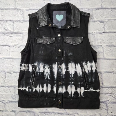 Chaleco Kendall & Kylie Tie Dye Negro Blanco Western Boho Imitación Cuero Borde Mediano Foto 1 de 4