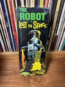 Sealed Vintage 1997 LOST IN SPACE ROBOT Model Kit!Polar Lights /Playing Mantis - Picture 1 of 7