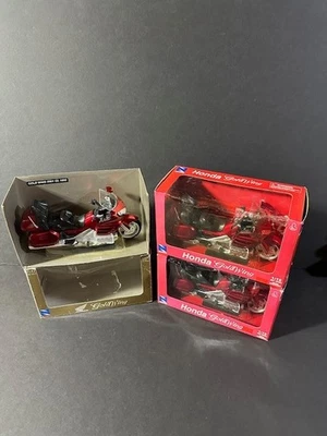 New Ray Toys Honda Goldwing 1:12 Scale 2 Die-Cast Models and 1 free with defect - Image 1 of 4