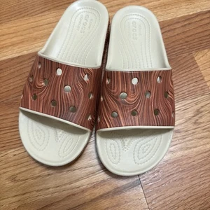SZA X Woodgrain look CROCS Slide Mujer EE. UU. Talla 9 Hombres Talla 7 Sin Etiquetas Modelo de Piso - Imagen 1 de 11