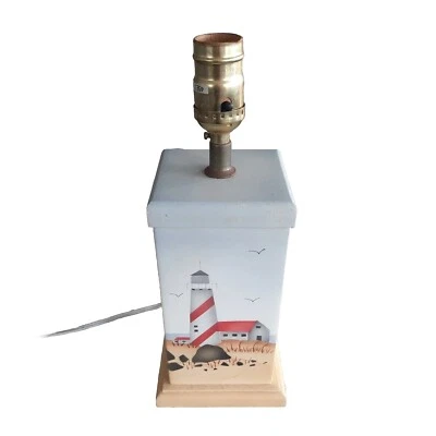 Luminária de praia farol de madeira pintada à mão feita nos EUA - Imagem 1 de 4