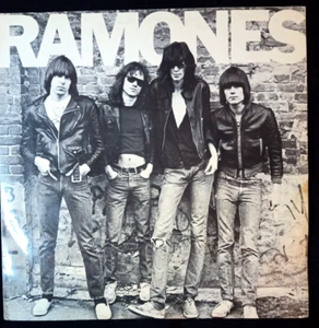 RAMONES - RAMONES  LP ALBUM VG+/VG+  SP 1980 RE - Bild 1 von 4