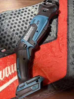 Makita XRJ01Z Cordless Compact Recipro Saw Great Condition - Image 1 of 4