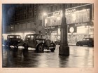 Hamburg bei Nacht, Oldtimer ca. 1930 – Silbergelatine Fotografie Georg Fiedler