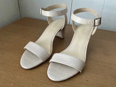 Nine West Womens Pixel 3 Cream Crocodile Strappy Sandals Size 6.5 M - Used - Image 1 of 4