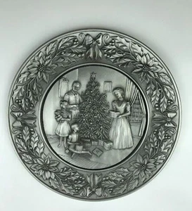 Vintage Pewter 3D Victorian Christmas Tree Plate Poinsettia Holly Family Hanging - Picture 1 of 3