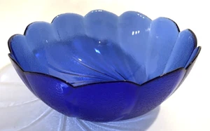 Centrotavola o ciotola da portata Arcoroc Cobalt Swirl bordo smerlato vetro testurizzato - Foto 1 di 12