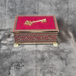 Vintage Blue Bird Confectionery Trinket Box Footed Red Velvet Lid Key England - Picture 1 of 12