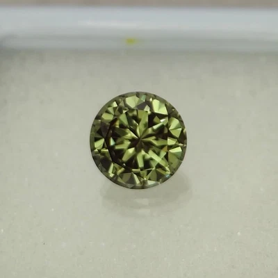 Precision Cut - 3.60 Ct Green Spinel, 9 MM Round Cut Green Spinel, Spinel - Image 1 of 4