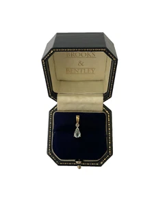 Aquamarine and Diamond Pendant 9ct Gold Diamond & Aquamarine Gold Pendant - Picture 1 of 15