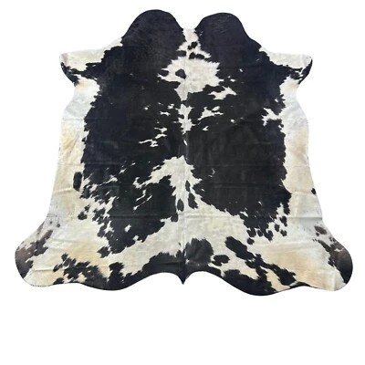 Tapete de couro bovino preto e branco tamanho: 6,7x6,2 pés D-890 - Imagem 1 de 3