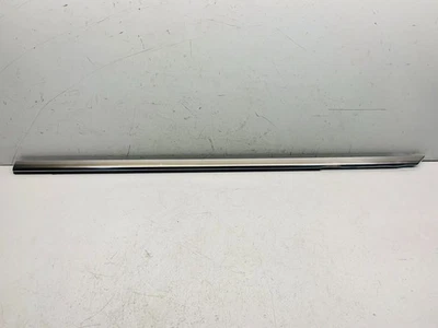 MERCEDES-BENZ C200 EMBELLECEDOR DE SELLADO DE VENTANA 2020 P/S DELANTERO CLASE C W205 AMG-LINE PREMIUM Foto 1 de 4