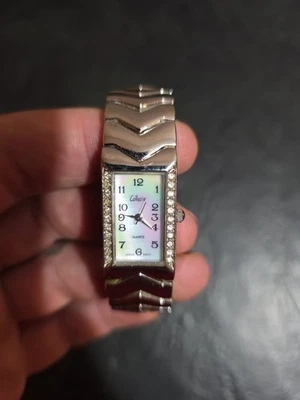 Женские часы Collezio. Скос с драгоценными камнями, браслет в стиле группы. Опалесцентное лицо - Изображение 1 из 4