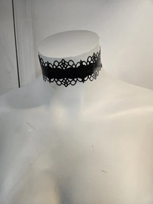 Girocollo in lattice taglio laser gomma nero nuovo  - Immagine 1 di 2