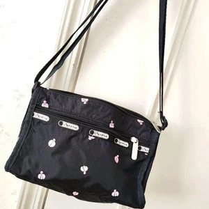 LeSportsac Umhängetasche Marienkäfer Stickerei - Bild 1 von 7