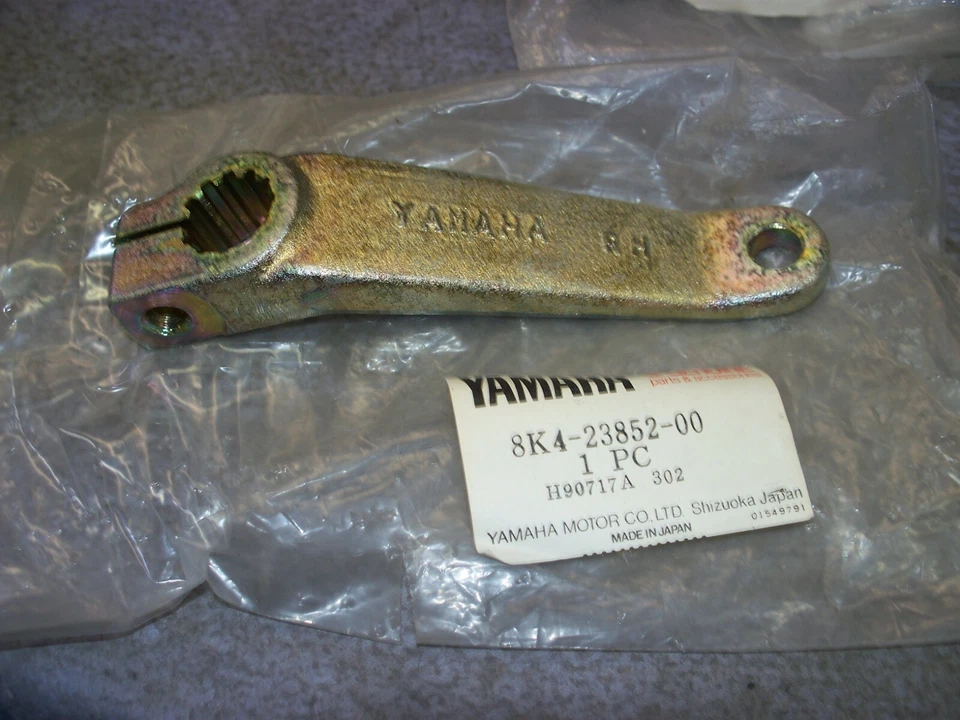 Braço de direção vintage Yamaha Snowmobile SS XLV RH lado direito NOVO OEM 8k4-238852-00 - Imagem 1 de 1