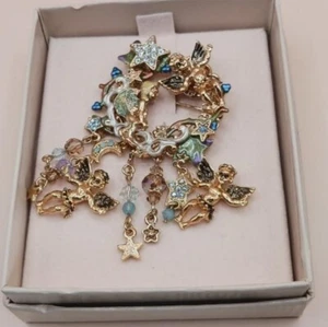 Kirk's Folly Angel Brooch and Earrings, In original box - Picture 1 of 2