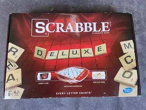 Hasbro - Scrabble Spiel Deluxe Edition Buchstabenplättchen Brettspiel Neu - Bild 1 von 4