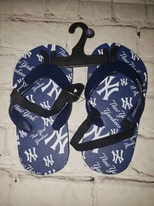NWT NEW YORK YANKEES LITTLE KIDS FLIP FLOPS SIZE 7-8 - Picture 1 of 2