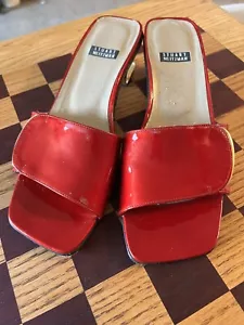 Sandali Stuart Weitzman Vintage Finitura Oro Rosso Brevettato Tacchi Unici Slide - Foto 1 di 12