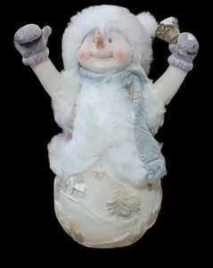 Estatuilla de muñeco de nieve flocado campo de Navidad sosteniendo campana resina 6" - Imagen 1 de 5
