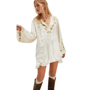 $198 NWT Free People Ember Velvet Embroidered Boho Tunic Top Size Medium - Picture 1 of 4