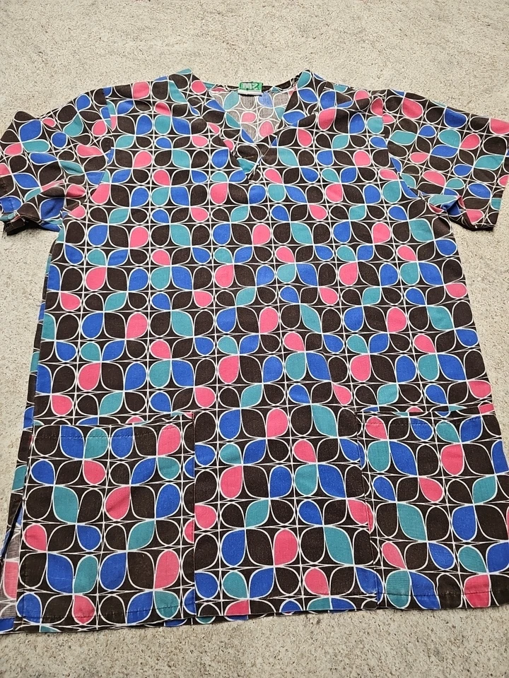 Женский скраб-топ с геометрическим принтом WS Brown Gear - Изображение 1 из 4