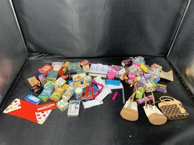 LOTE DE 50+ MINI CARTERAS Y PIEZAS DE TIENDA DE JUGUETES, COMIDA Y MODA DE MINI MARCAS Foto 1 de 4