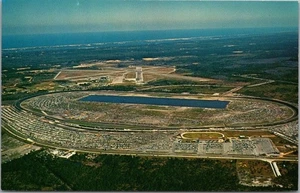 C1960s DAYTONA INTERNATIONAL SPEEDWAY Florida postal pista de carreras, vista aérea - Imagen 1 de 2