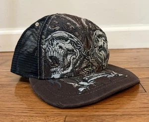 De colección Affliction Doble Calavera Cadena Cruz Camionero Snapback Sombrero Marrón Talla Única - Imagen 1 de 11