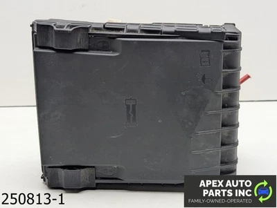 OEM 2007-2011 Volkswagen EOS 2.0L ENGINE BAY FUSE BOX PART - Image 1 of 4