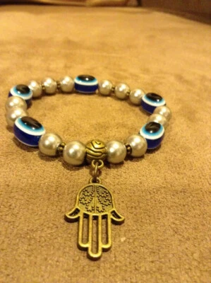 Mano Hamsa de bronce con perlas de plata y mal de ojo hecha a mano *&* Foto 1 de 4