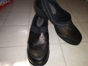 White Mountain Tooled Leather/Elastic Uppers-Black w/Silver+Gold-Happy Sz 9M-NWO - Picture 1 of 6
