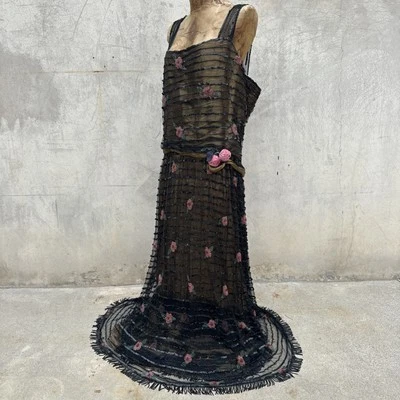Exquisito Vestido Antiguo Años 20 Dorado Lamé Con Lentejuelas Negras Red Cuentas De Colección Foto 1 de 4