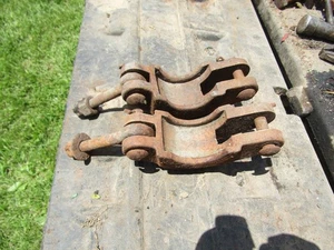 2 JOHN DEERE #5 SICKLE MOWER MOUNTING BRACKETS CLAMPS Z1280H - Picture 1 of 4