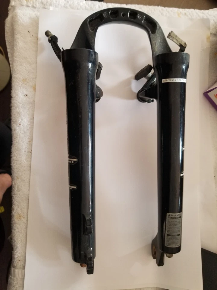 Suspensión Sr Suntour XCM V2 | 1 pulgada roscada 26 pulgadas 100 mm solo tubo de viaje plateado Foto 1 de 4