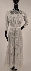 BEAUTIFUL EDWARDIAN WHITE DRESS W FLORAL EMBROIDERY + LACE FRILLS - Picture 1 of 8