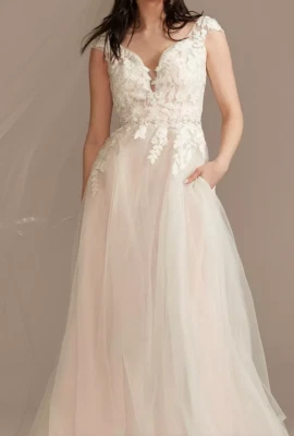 UK16/18 US14 DB Studio Marfil Aplicado Manga Gorra Tul Vestido de Baile Vestido de Novia Foto 1 de 4