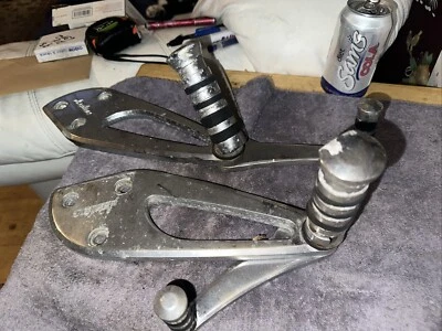 Reposapiés derecho Honda VT1100 Spirit Shadow 1100 jardín estribo y soporte de montaje Foto 1 de 4